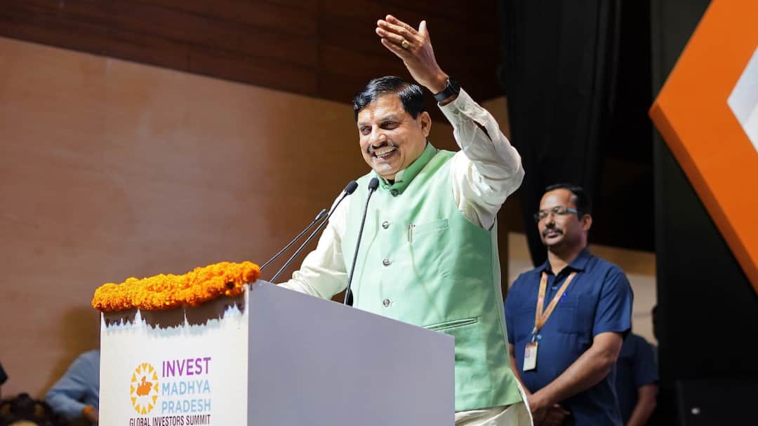 mohan yadav visit rewa Vibrant Vindhya hosts fifth Regional Industry Conclave सीएम मोहन यादव रीवा में पांचवे क्षेत्रीय उद्योग सम्मेलन में हुए शामिल, कहा- 'एमपी में अपार संभावनाएं...'