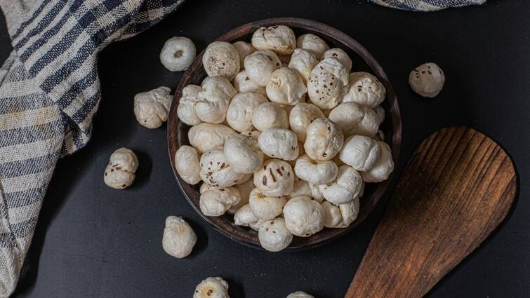 Spicy garlic Makhana Recipe in Tamil Check out here delicious Snack ஹெல்தியான ஸ்நாக்ஸ் சாப்பிட என்ன ஐடியா? காரசாரமான மக்கானா ரெசிபி இதோ
