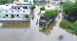 Madurai Rain: வேளச்சேரி போல மாறிய மதுரை செல்லூர் பகுதி... நீரில் மூழ்கிய குடியிருப்புகள்