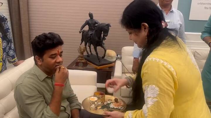 निवडून आल्यावर माहीम-दादरमधील समुद्रकिनाऱ्याचा प्रश्न मी मार्गी लावणार, असं अमित ठाकरेंनी म्हटलं.