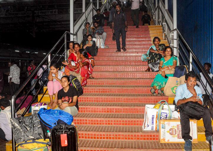 एयरपोर्ट से मिली जानकारी के अनुसार, पटना से कोलकाता जाने वाली इंडिगो की फ्लाइट रद्द की गई है. उड़ान संख्या 6E663 और 6E342 को 24 एवं 25 अक्टूबर को रद्द कर दिया गया है.