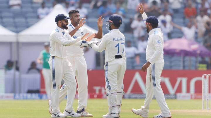 न्यूजीलैंड की पारी के दौरान रविचंद्रन अश्विन ने भी कमाल दिखाया. उन्होंने 24 ओवरों में 64 रन देकर 3 विकेट लिए.