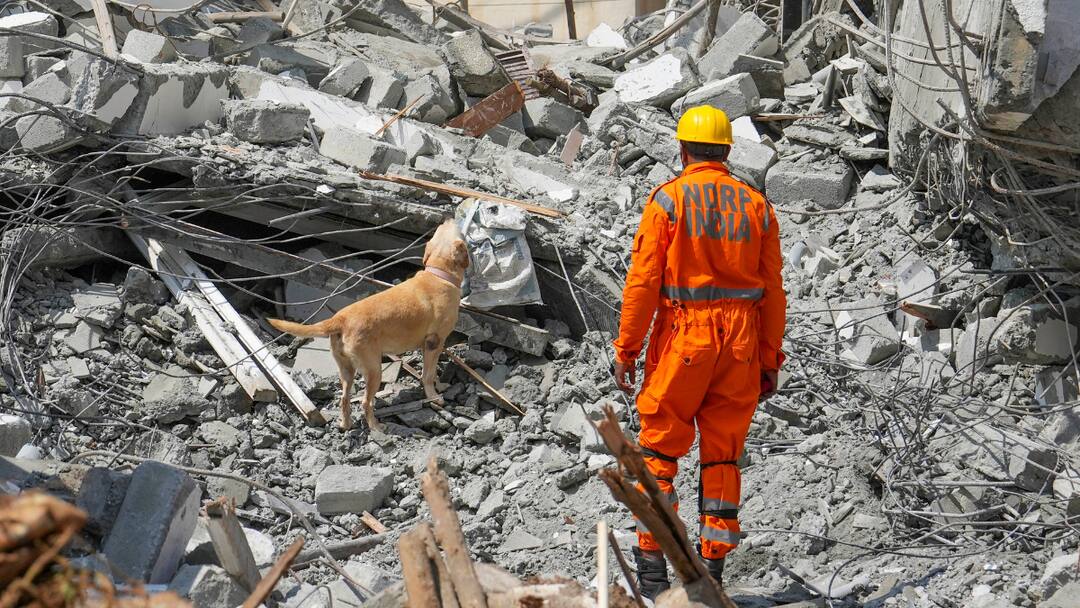 Bengaluru Building Collapse: 8 Dead, CM Visits Site, Orders Rs 5L Relief; PM Announces Rs 2L Ex-Gratia Bengaluru Building Collapse 8 Dead CM Siddaramaiah Visits Site Orders Rs 5L Relief PM Modi Announces Rs 2L Ex-Gratia Bengaluru Building Collapse: 8 Dead, CM Visits Site, Orders Rs 5L Relief; PM Announces Rs 2L Ex-Gratia