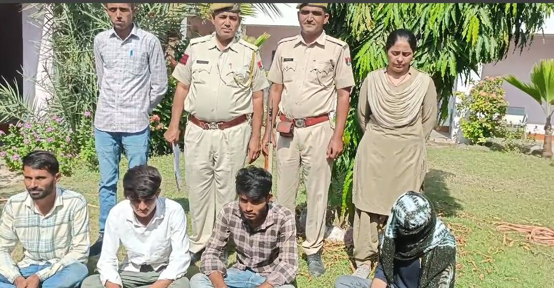 टीचर को हनीट्रैप का बनाया शिकार, मारपीट के बाद बंधक बनाकर मांगे 21 लाख, ऐसे खुली पोल Barmer student honey trapped government teacher demanded 21 lakh by making hostage ANN टीचर को हनीट्रैप का बनाया शिकार, मारपीट के बाद बंधक बनाकर मांगे 21 लाख, ऐसे खुली पोल