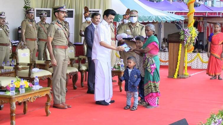 Tamil Nadu Govt Anna Medal 2025 eligible candidates can apply for the prestigious award வீர, தீரச் செயல்களை செஞ்சீங்களா? அண்ணா பதக்கம் உங்களுக்கு காத்துகிட்டு இருக்கு!