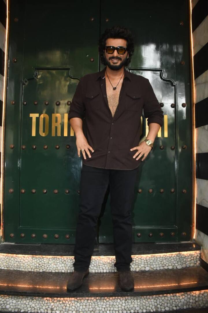 इनके अलावा ‘सिंघम अगेन’ के मेन विलेन अर्जुन कपूर इस पार्टी में काफी हैंडसम लुक में दिखे.