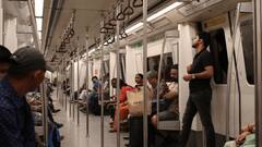 दिवाली की शॉपिंग के बाद मेट्रो में पटाखे लेकर जा सकते हैं आप? जान लीजिए नियम