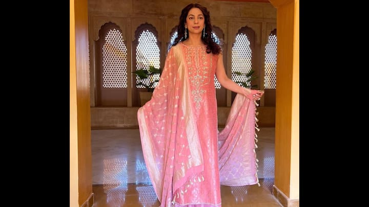 3. Graceful Pastel Look: In this pastel pink ensemble, Juhi Chawla opted for a softer and more sophisticated look. The beautiful embroidery and flowing dupatta evokes a sense of purity and elegance, perfect for Diwali celebrations or family get togethers. (Image Source: Instagram/@iamjuhichawla)