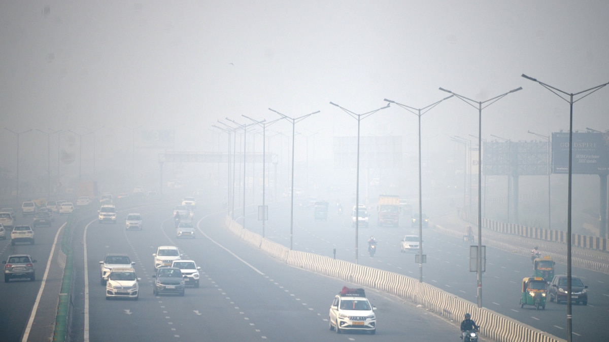 दिवाली से पहले बिगड़ी दिल्ली की आबोहवा, AQI बेहद खराब, आज कैसा रहेगा मौसम?