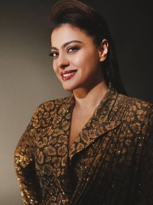 काजोल ने कहा, ''अगर आप मेरी फिल्मोग्राफी देखें तो मैं शायद सबसे कम काम करने वाली एक्ट्रेस हूं. मेरी माँ (दिग्गज अभिनेत्री तनुजा) और दादी (दिवंगत निर्देशक और अभिनेत्री शोभना समर्थ) हमेशा मुझसे कहती थीं कि काम आपके जीवन का एक हिस्सा है, न कि आपका पूरा जीवन.”