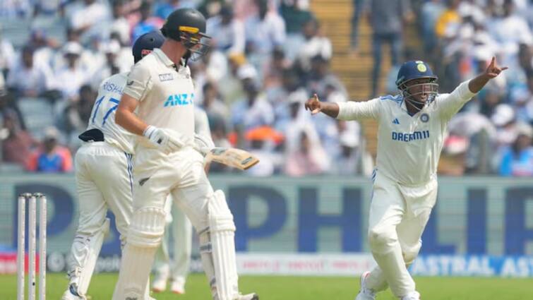 Watch Video Sarfaraz Khan convince Rohit Sharma for brilliant DRS call IND vs NZ:
