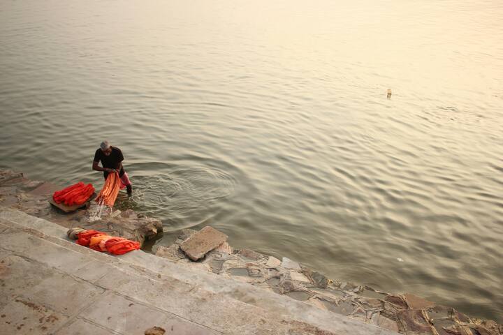 वहीं सुरक्षा के लिहाज से भी ये सही नहीं माना जाता. रात में अंधेरा होता है, जिससे नदी में डूबने का खतरा बढ़ जाता है.