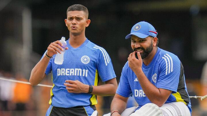 পুণের গাহুঞ্জেতে মহারাষ্ট্র ক্রিকেট সংস্থার স্টেডিয়ামে নিউজ়িল্যান্ডের বিরুদ্ধে দ্বিতীয় টেস্টের প্রথম ইনিংসে চাপের মুখে ৩০ রান করলেন যশস্বী।