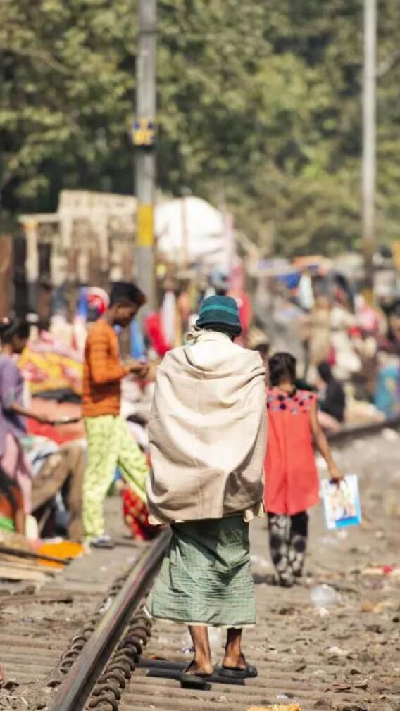 यूपी में कितने लोग हैं गरीबी रेखा से नीचे?