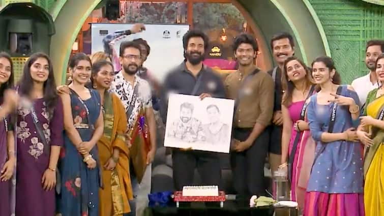 Sivakarthikeyan enters big boss Tamil house for his upcoming amaran promotion Sivakarthikeyan : பிக்பாஸ் வீட்டிற்குள் சிவகார்த்திகேயன்...அமரன் படத்திற்கு வேற லெவல் ப்ரோமோஷன்