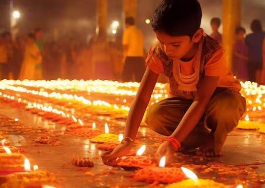 दिवाली का त्योहार बड़ी धूमधाम से मनाया जाता है. भगवान राम 14 वर्ष के वनवास के बाद अयोध्या लौटे। हिंदू धर्म में दिवाली का त्योहार बहुत खास होता है, लेकिन क्या आप जानते हैं कि भारत में कई जगहें ऐसी भी हैं जहां दिवाली का त्योहार नहीं मनाया जाता है। पटाखे फोड़ने की भी इजाजत नहीं है. लक्ष्मी-गणेश की पूजा नहीं की जाती