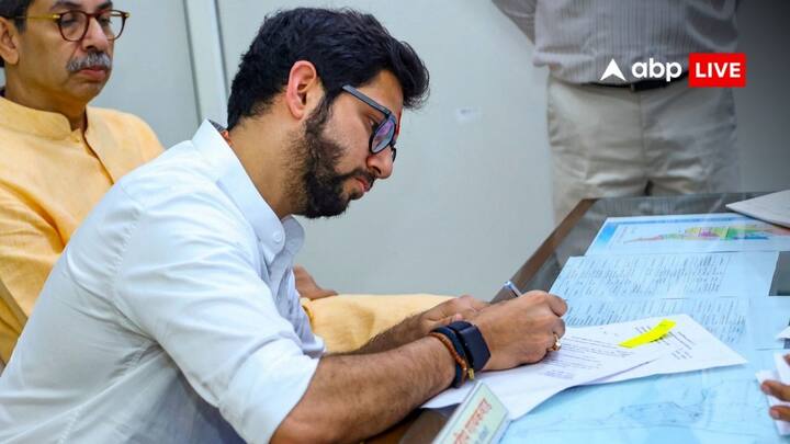 वर्ली सीट पर पिछली बार आदित्य ठाकरे ने जीत हासिल की थी. उस समय आदित्य ठाकरे को राज ठाकरे का सपोर्ट भी मिला था, लेकिन अमित ठाकरे के खिलाफ उद्धव  गुट ने कैंडिडेट उतार दिया है, जिससे इस बार राज ठाकरे भी उनके खिलाफ हो गए हैं. राज ठाकरे ने शिंदे गुट के मिलिंद देवड़ा को सपोर्ट करने का फैसला किया है.