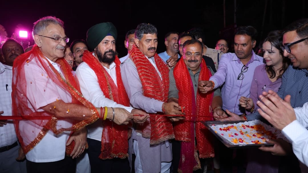 जम्मू में पर्यटन विभाग की ओर से दीपावली उत्सव का आगाज, सांसद ने लोगों से की ये अपील Deepawali utsav 2024 started in Jammu by tourism department at Apsara road ANN जम्मू में पर्यटन विभाग की ओर से दीपावली उत्सव का आगाज, सांसद ने लोगों से की ये अपील