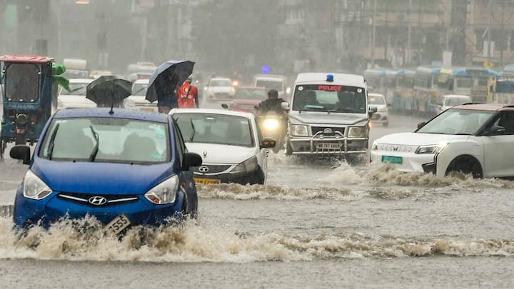 লাগাতার বৃষ্টিতে ডুবেছে কলকাতার একাধিক এলাকা। জল জমেছে উত্তর ও দক্ষিণ কলকাতার বিভিন্ন এলাকায়।