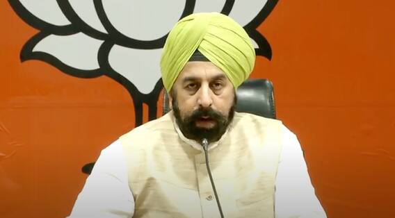 Punjab News: ਭਾਜਪਾ ਲੀਡਰ ਦੀ ਵਿਵਾਦਤ ਟਿੱਪਣੀ, ਕਿਹਾ-ਨਹੀਂ ਬਚੇਗੀ ਗੁਰਦੁਆਰਾ ਕਮੇਟੀ, SGPC ਛੇਤੀ ਹੀ ਬਣ ਜਾਵੇਗੀ ਸ਼੍ਰੋਮਣੀ ਕ੍ਰਿਸ਼ਚਨ ਕਮੇਟੀ Punjab News: ਭਾਜਪਾ ਲੀਡਰ ਦੀ ਵਿਵਾਦਤ ਟਿੱਪਣੀ, ਕਿਹਾ-ਨਹੀਂ ਬਚੇਗੀ ਗੁਰਦੁਆਰਾ ਕਮੇਟੀ, SGPC ਛੇਤੀ ਹੀ ਬਣ ਜਾਵੇਗੀ ਸ਼੍ਰੋਮਣੀ ਕ੍ਰਿਸ਼ਚਨ ਕਮੇਟੀ