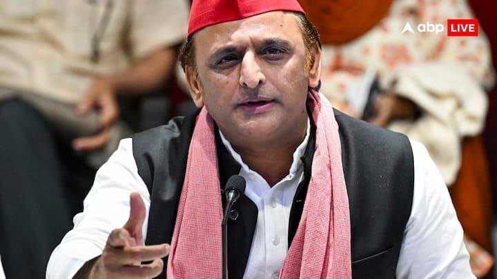 कांग्रेस पार्टी के शीर्ष नेतृत्व से लेकर बूथ स्तर तक के कार्यकर्ताओं के साथ आने से समाजवादी पार्टी की शक्ति कई गुना बढ़ गई है. इस अभूतपूर्व सहयोग और समर्थन से सभी 9 विधानसभा सीटों पर ‘इंडिया गठबंधन’ का एक-एक कार्यकर्ता जीत का संकल्प लेकर नई ऊर्जा से भर गया है.