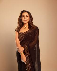 Gauri Khan Pics: शाहरुख खान की बीवी गौरी खान ने ब्लैक साड़ी में शेयर की दिलकश तस्वीरें, सलमान की एक्स ने किया कमेंट