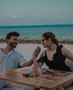 Ankita Lokhande Photos: समंदर किनारे पर पति विक्की जैन संग रोमांटिक हुईं अंकिता लोखंडे, ब्लैक ड्रेस में फ्लॉन्ट किया कर्वी फिगर