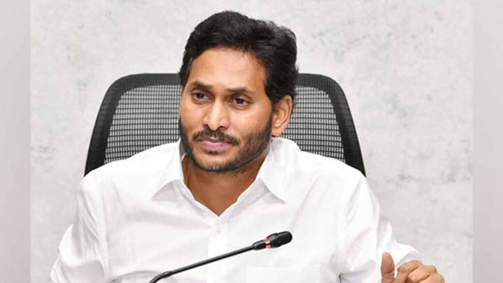 जगन ने मुख्यमंत्री एन. चंद्रबाबू नायडू और कुछ मीडिया संस्थानों पर हमला करते हुए कहा कि वे विजयनगरम जिले में अतिसार से हुई कथित मौतों से लोगों का ध्यान हटाने के लिए इस तरह के मुद्दे उठा रहे हैं. नेशनल कंपनी लॉ ट्रिब्यूनल (NCLT) में जगन की याचिका बुधवार को सार्वजनिक हो गई थी.