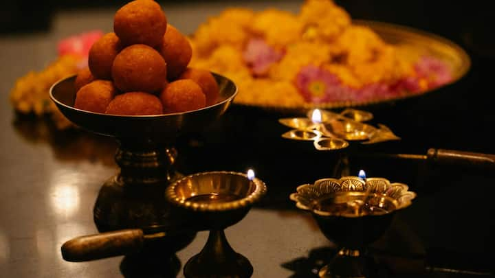 Diwali 2024:கோதுமை லட்டு எப்படி தயாரிப்பது என்பதை காணலாம்.