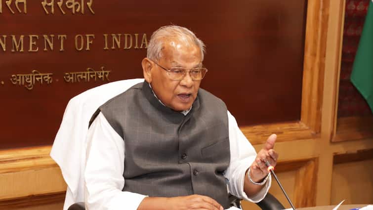 RJD Kumar Sarvjeet Called Jitan Ram Manjhi a Meteorologist Gives an Open Challenge Election 2025 RJD ने जीतन राम मांझी को बताया मौसम वैज्ञानिक, खुला चैलेंज दिया, 'इतने ताकतवर हैं तो…'