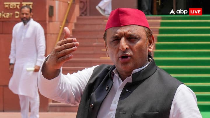 अखिलेश ने गुरुवार (24 अक्तूबर) को अपने सोशल मीडिया अकाउंट 'एक्स' पर पोस्ट करते हुए स्पष्ट किया कि ‘बात सीट की नहीं जीत की है’ इस रणनीति के तहत ‘इंडिया ब्लॉक’ के संयुक्त प्रत्याशी सभी 9 सीटों पर समाजवादी पार्टी के चुनाव चिन्ह ‘साइकिल’ के निशान पर चुनाव लड़ेंगे.