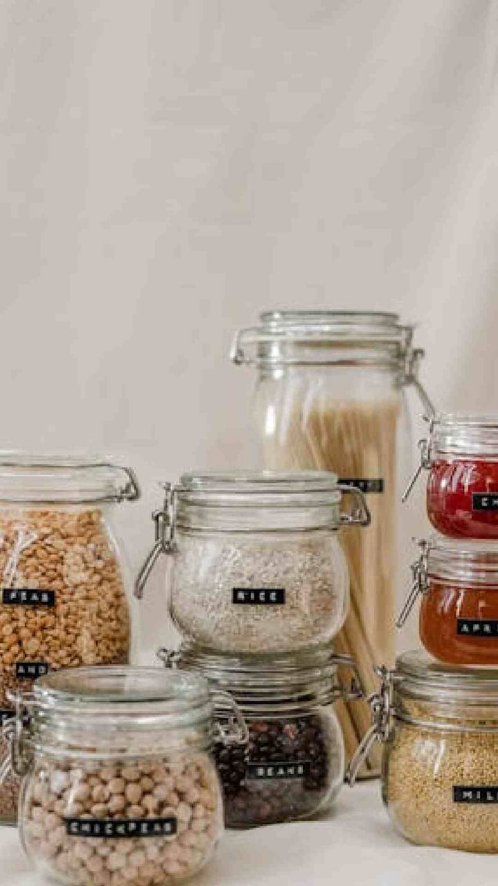 स्टोरेज ऑर्गनायझर्स:  भारतीय घरांमध्ये जिथे जागा नेहमीच समस्या असते. त्यामुळे स्टोरेज ऑर्गनायझर्स  ने लोकांना या गोष्टीचा हि फायदा होता.