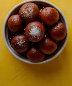 ਮਿਲਾਵਟੀ ਮਠਿਆਈ ਦੀ ਤਾਂ ਘਰ ‘ਚ ਹੀ ਬਣਾਓ ਸਾਫ-ਸੁਥਰੇ ਅਤੇ ਸਵਾਦਿਸ਼ਟ ਸੂਜੀ ਦੇ ਗੁਲਾਬ ਜਾਮੁਨ, ਪਰਿਵਾਰ ਵਾਲੇ ਵੀ ਹੋ ਜਾਣਗੇ ਖੁਸ਼