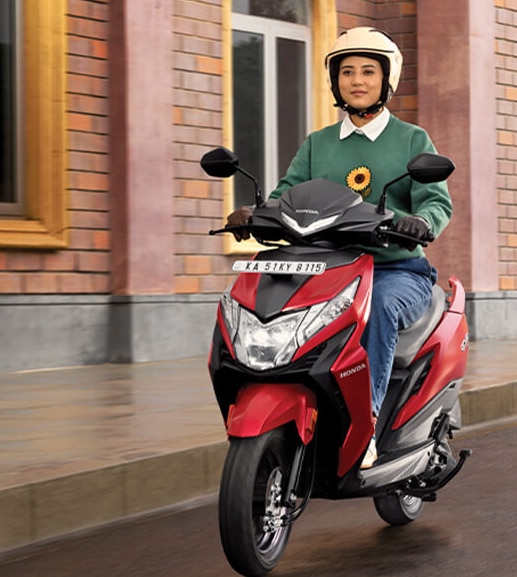 Scooter Under 1 Lakh: धनतेरस-दीवाली पर घर ला सकते हैं ये स्कूटर, दमदार माइलेज और कीमत एक लाख रुपये से भी कम