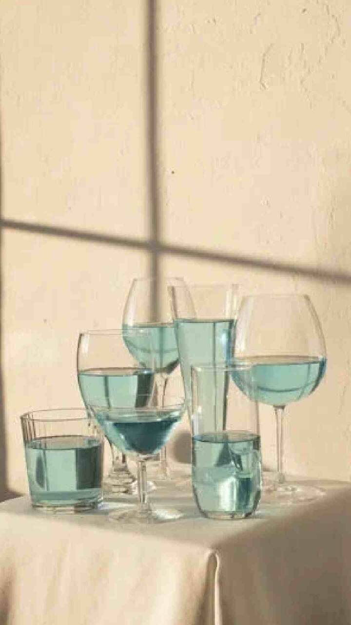 डायनिंग सेट: अगदी नवीन डायनिंग सेट कोणाला आवडत नाही. जसजसा सणासुदीचा काळ जवळ येतो तसतसे आपल्या सर्वांचे मित्र आणि कुटुंबातील सदस्य आपल्याला उत्सवासाठी भेट देत असतात.