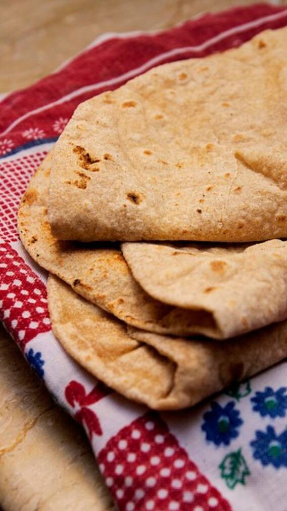 রুটি খেলে ওজন কমে না বাড়ে ? সত্যিটা কী