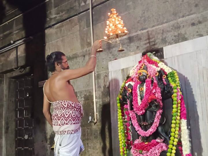 karur Kalyana Pasupadeeswarar Temple Teipirai Ashtami Poojai - TNN ஐப்பசி தேய்பிறை அஷ்டமி; கரூர் கல்யாண பசுபதீஸ்வரர் ஆலய கால பைரவருக்கு சிறப்பு அபிஷேகம்