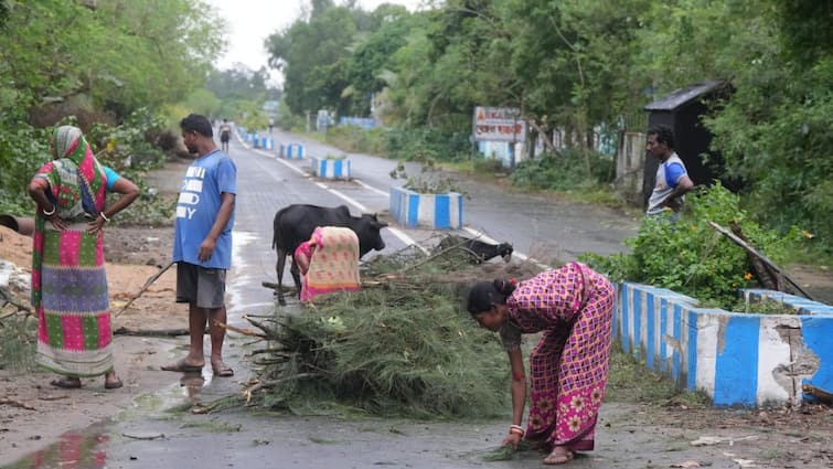 As Cyclone Dana Makes Landfall In Odisha, Heavy Rain Kilos Bengal