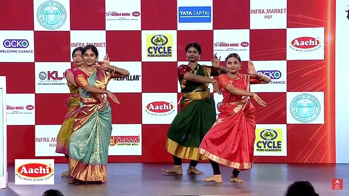 బయటకు వచ్చేందుకు ఏనుగు పోరాటం..లోపలకు లాగేందుకు మొసలి ప్రయత్నం. ఇక తన ఒంట్లో శక్తి మొత్తం తగ్గిపోవడంతో శ్రీ మహావిష్ణువును ప్రార్థిస్తుంది ఏనుగు