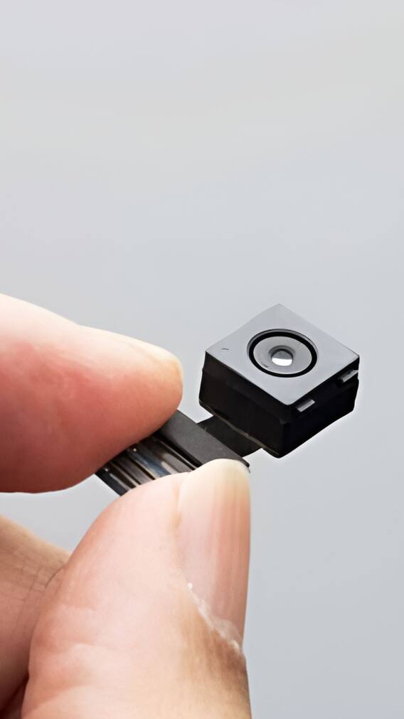 कैसे पता करें कमरे में Spy Camera है या नहीं! यहां जानें ट्रिक