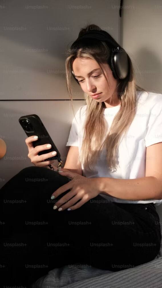 लड़कों से बात करने के लिए लड़कियां अपने फोन में रखती हैं ये Apps!