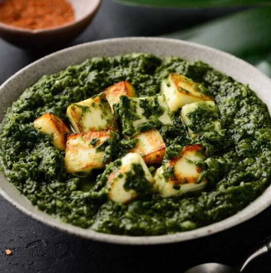 ਪਾਲਕ ਵਿੱਚ ਮੌਜੂਦ ਪਿਊਰੀਨ ਨਾਮਕ ਤੱਤ ਸਰੀਰ ਵਿੱਚ ਯੂਰਿਕ ਐਸਿਡ ਦੇ ਪੱਧਰ ਨੂੰ ਵਧਾ ਸਕਦਾ ਹੈ। ਜਿਸ ਕਾਰਨ ਜੇਕਰ ਕੋਈ ਵਿਅਕਤੀ ਇਸ ਤੋਂ ਪੀੜਤ ਹੈ ਤਾਂ ਉਸ ਦੇ ਜੋੜਾਂ ਦਾ ਦਰਦ ਵਧ ਸਕਦਾ ਹੈ। ਅਜਿਹੇ 'ਚ ਜਿਨ੍ਹਾਂ ਲੋਕਾਂ ਨੂੰ ਪਹਿਲਾਂ ਹੀ ਯੂਰਿਕ ਐਸਿਡ ਦੀ ਸਮੱਸਿਆ ਹੈ ਜਾਂ ਜੋੜਾਂ ਦੇ ਦਰਦ ਤੋਂ ਪੀੜਤ ਹਨ, ਉਨ੍ਹਾਂ ਨੂੰ ਪਾਲਕ ਦਾ ਸੇਵਨ ਕਰਨ ਤੋਂ ਪਰਹੇਜ਼ ਕਰਨਾ ਚਾਹੀਦਾ ਹੈ।