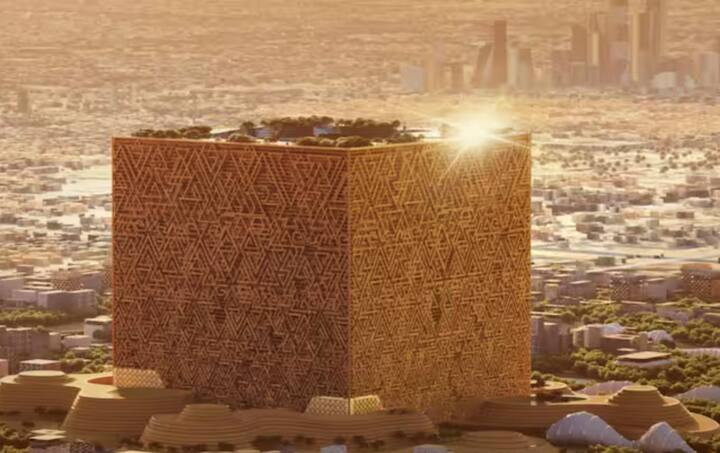 ਇਸਨੂੰ ਰਿਆਦ ਦੇ ਨਿਊ ਮੁਰੱਬਾ ਵਿੱਚ ਬਣਾਇਆ ਜਾ ਰਿਹਾ ਹੈ। ਇਸ ਪ੍ਰੋਜੈਕਟ ਨੂੰ 2023 ਵਿੱਚ ਸਾਊਦੀ ਕਰਾਊਨ ਪ੍ਰਿੰਸ ਮੁਹੰਮਦ ਸਲਮਾਨ ਦੁਆਰਾ ਦੁਨੀਆ ਦਾ ਸਭ ਤੋਂ ਆਧੁਨਿਕ ਡਾਊਨਟਾਊਨ ਪ੍ਰੋਜੈਕਟ ਕਿਹਾ ਗਿਆ ਸੀ।