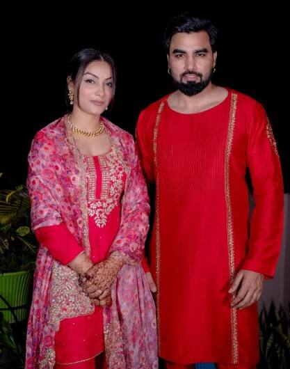 ਅਰਮਾਨ ਅਤੇ ਲਕਸ਼ੈ ਦੀ ਫੋਟੋ ਇਸ ਪੋਸਟ ਵਿੱਚ ਅਰਮਾਨ ਅਤੇ ਲਕਸ਼ੈ ਦੀ ਜਿਮ ਤੋਂ ਫੋਟੋ ਵੀ ਸ਼ੇਅਰ ਕੀਤੀ ਗਈ ਹੈ। ਤਸਵੀਰ ਸ਼ੇਅਰ ਕਰਦੇ ਹੋਏ ਕੈਪਸ਼ਨ 'ਚ ਲਿਖਿਆ ਗਿਆ ਹੈ ਕਿ ਤੁਸੀਂ ਫਿੱਟ ਰਹੋਗੇ, ਤੁਸੀਂ ਹਿੱਟ ਰਹੋਗੇ, ਹੈਸ਼ਟੈਗ ਅਰਮਾਨ ਮਲਿਕ। ਯੂਜ਼ਰਸ ਨੇ ਵੀ ਇਸ ਪੋਸਟ 'ਤੇ ਕਾਫੀ ਪ੍ਰਤੀਕਿਰਿਆ ਦਿੱਤੀ ਹੈ। ਹਾਲਾਂਕਿ ਦੋਵਾਂ ਪੋਸਟਾਂ ਤੋਂ ਸਾਫ਼ ਹੈ ਕਿ ਅਰਮਾਨ ਦਾ ਚੌਥਾ ਵਿਆਹ ਨਹੀਂ ਹੋਇਆ ਹੈ।