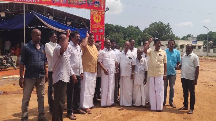 Thanjavur news Crackers shop in Tilaghar Thital violating the rules AAMUK protest - TNN விதிமுறைகளை மீறி திலகர் திடலில் பட்டாசுக்கடை: அமமுக சார்பில் கண்டன ஆர்ப்பாட்டம்