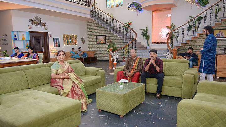 ఆఫీసుకి వెళ్లమని అందరూ తనను బతిమలాడుతారు అనుకుంటాడు రాజ్..కానీ ఎవ్వరూ తనని పట్టించుకోరు. తండ్రి దగ్గరకు వెళ్లి నన్ను ఏదో అడగాలి అనుకుంటున్నారు కదూ అంటాడు..అవునురా నా కారు సర్వీసింగ్ కి ఇచ్చాను నీ కారు తీసుకెళ్తాను అంటాడు. ఒప్పుకుంటాడులే అన్నయ్యా వాడికి పనా పాటా అని పంచ్ వేస్తాడు ప్రకాశం..