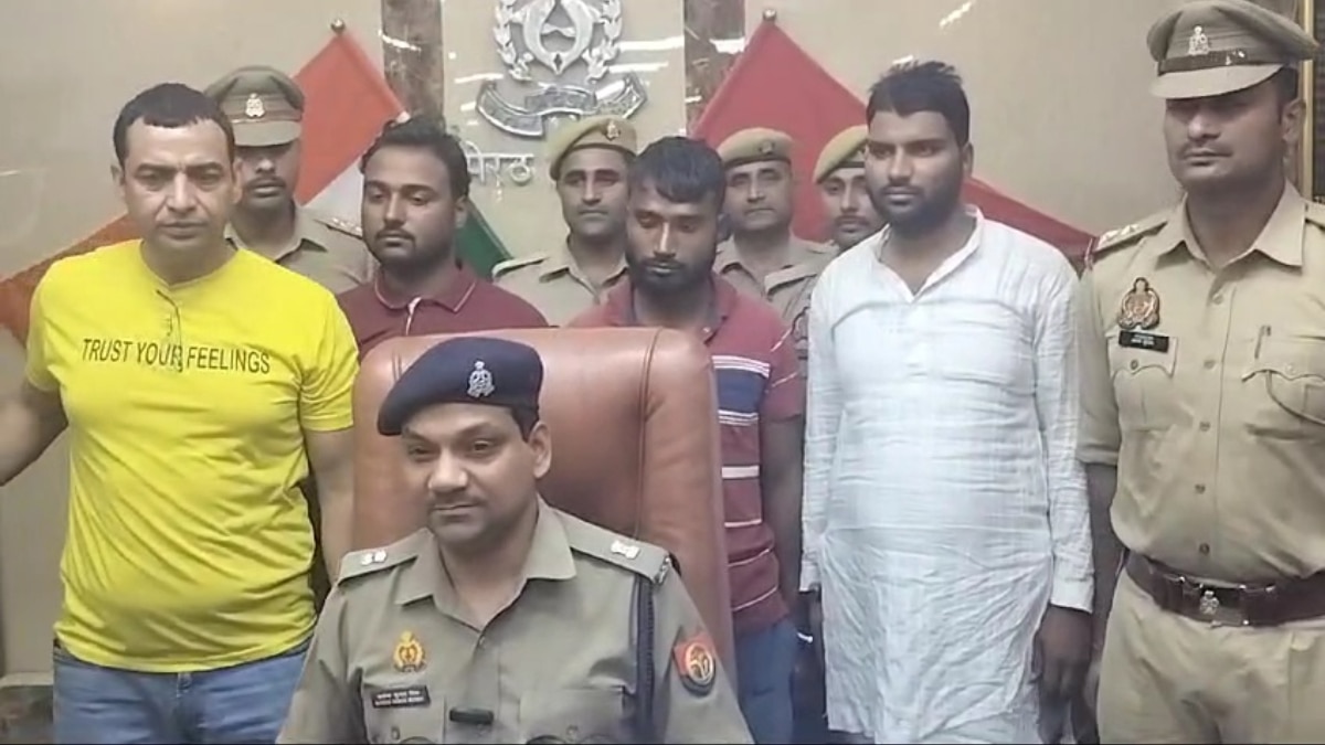 मेरठ पुलिस ने टेलर की मदद से सुलझाई ब्लाइंड मर्डर की गुत्थी, 3 आरोपी किए गिरफ्तार