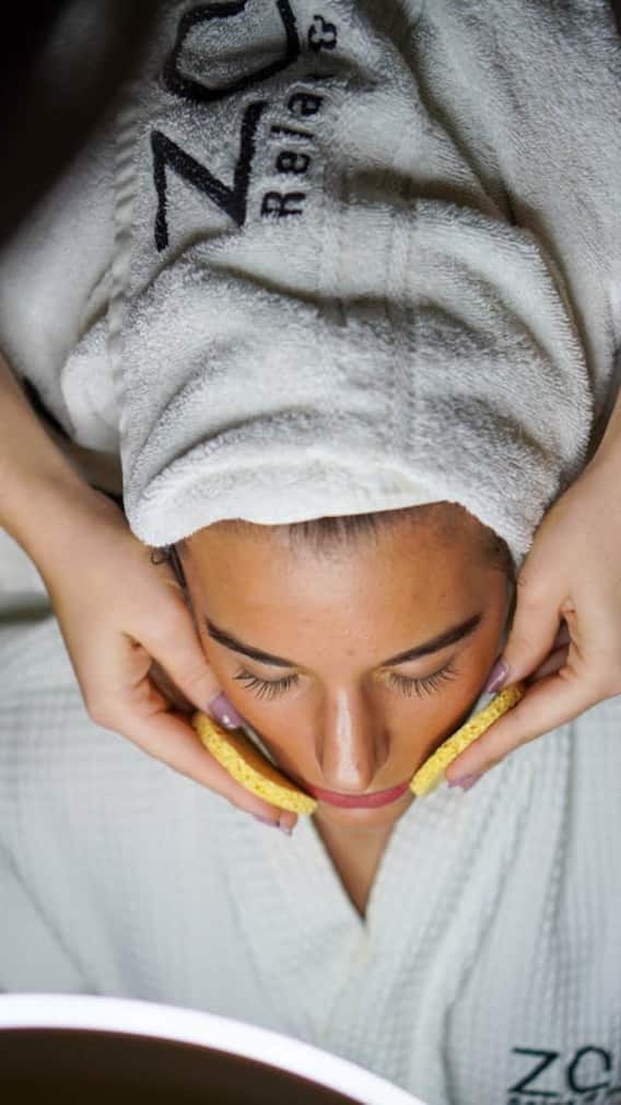 સૂતા પહેલા આ તેલથી તમારા ચહેરા પર કરો માલિશ