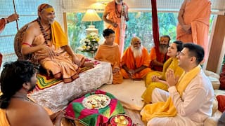 AAP सांसद राघव चड्डा और परिणीति चोपड़ा के घर पहुंचे अविमुक्तेश्वरानंद सरस्वती, जोड़े को दिया आशीर्वाद AAP सांसद राघव चड्डा और परिणीति चोपड़ा के घर पहुंचे अविमुक्तेश्वरानंद सरस्वती, जोड़े को दिया आशीर्वाद