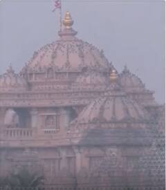 Delhi Pollution: प्रदूषण से छाई धुंध की चादर में गुम हुआ अक्षरधाम मंदिर! | ABP Shorts